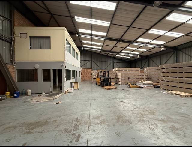 500M² WAREHOUSE TO LET IN SPARTAN